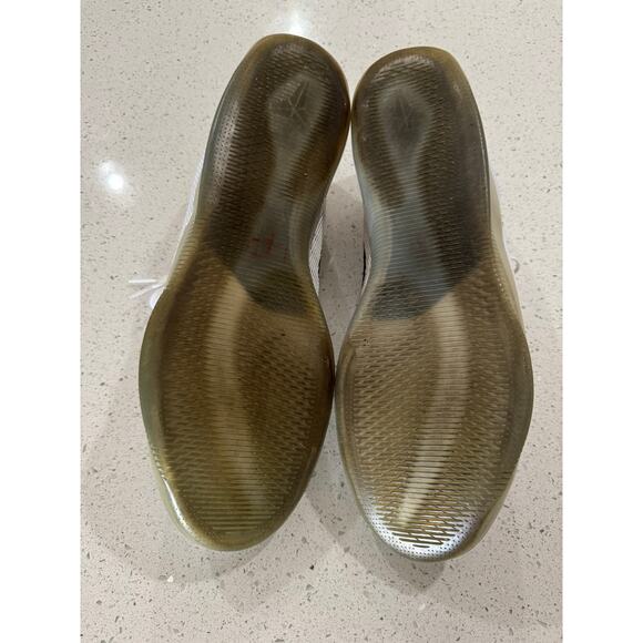 Athletic_Shoes